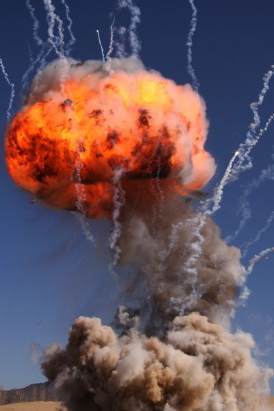 《钱学森》耗资千万置景 大漠重现中国蘑菇云_精彩预告_电影_娱乐_齐鲁网