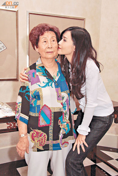 叶玉卿技痒复出 接贺岁片《我爱HK2013》|叶