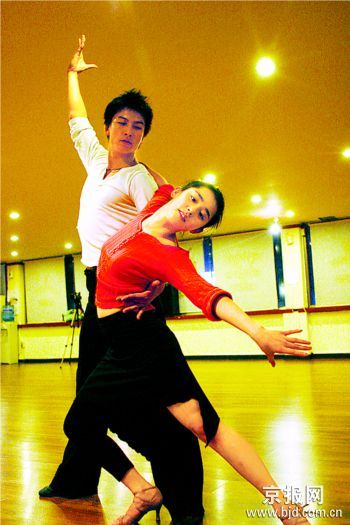 《舞女纯情》22日在京上映文根英新片转型(图)