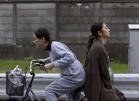 浅野忠信小池荣子出席《粗暴与待机》首映(图)