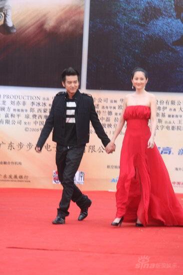 图文：《功夫之王》首映-袁文康牵手许还幻