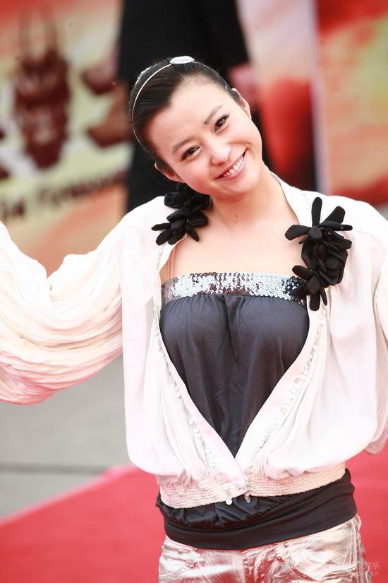 图文：《功夫之王》首映郝蕾可爱表情