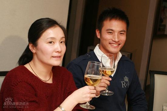 图文:《桃花运》庆功马俪文耿乐合影