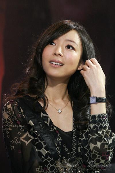 张静初《红河》尝试智障女 片中背身全裸(图)
