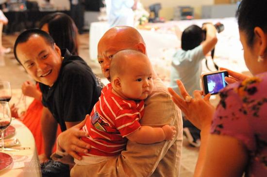 图文：《石头》主创大婚-宁浩孩子被邀合影