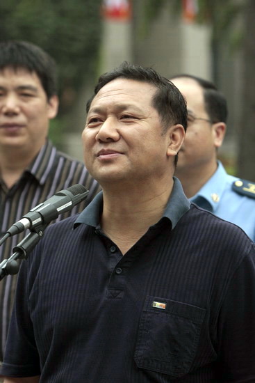 图文:华夏八一慰问-华夏电影公司谷国庆董事长