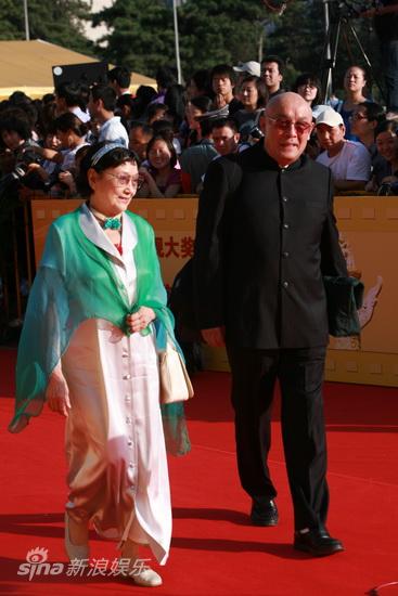 图文:第13届华表奖红毯-王晓棠与许还山