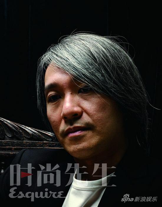图文周星驰登封面周星驰表情沉稳