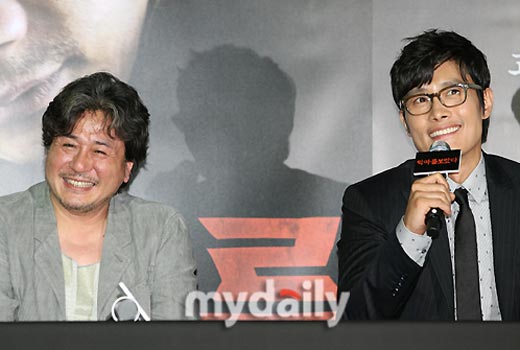 看到恶魔媒体首映李秉宪崔岷植出席组图