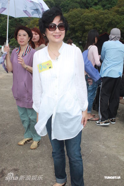 图文:电影《浮城》拍照宣传-鲍起静