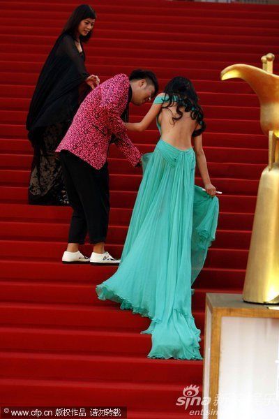 �ź���Ϊ��ȹŮ��ȹ