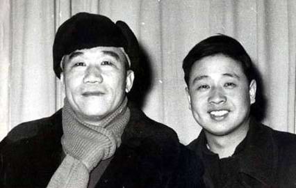 资料图片:1963年侯宝林和徒弟马季珍贵合影
