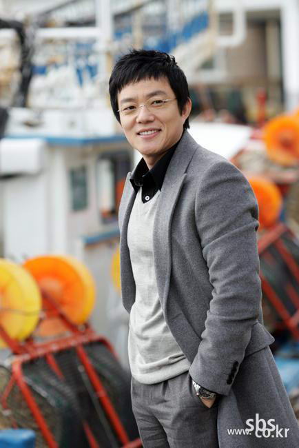 资料：韩国老牌男星李范秀个人档案(附图)