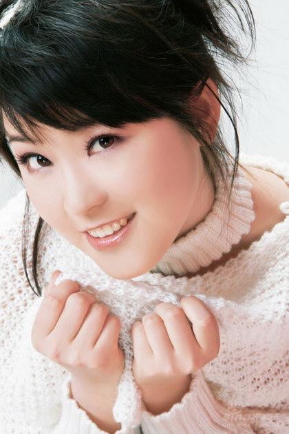 影视新人赵思雨“艺名镜人”小荷内地初露星光