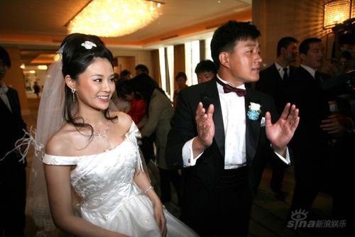 花絮：关悦礼服略显小腹隆起众人纷猜玉女添丁