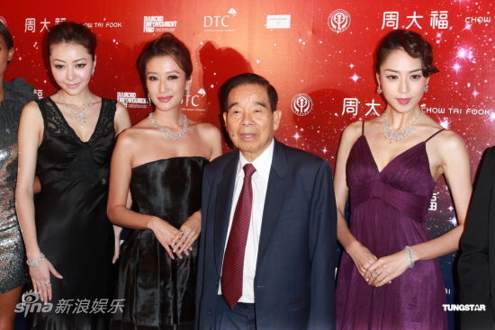 郑裕彤与美女