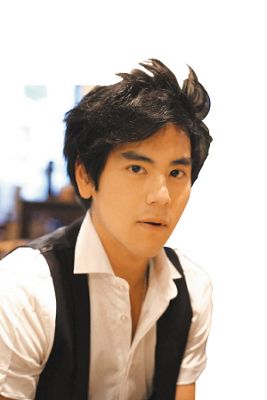 彭于晏笑言不介意姐弟恋否认收到求爱短信(图)
