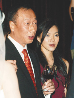 郭台铭强调婚礼不走奢华风 不与刘嘉玲攀比(图)