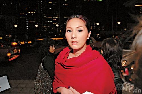 莫文蔚跟运动员合作 杨千嬅北京买流动厕所【图】