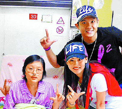 张柏芝赴台悼病逝癌童 与小s黑人相约用餐【图】