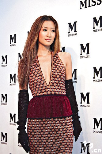 黎明嫂乐基儿走秀艳压谢婷婷 与老公低调庆周年