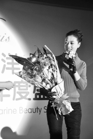 周海媚称和男友感情稳定但没时间结婚(图)