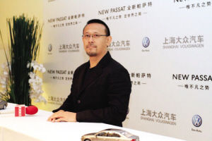 上海车展群星云集桂纶镁赵又廷“打情骂俏”