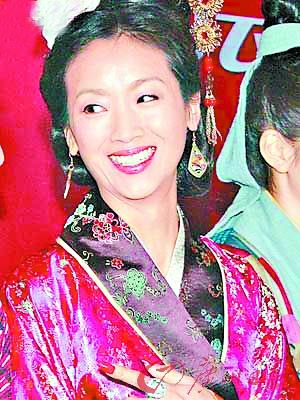 吴倩莲出席活动透露儿子已两岁现场风采依旧