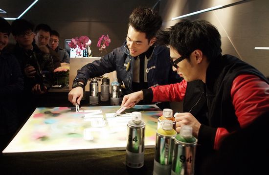  潘玮柏李晨 潮店上海重新开幕 不因得奖改变心