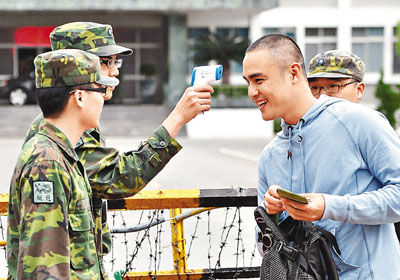 明道终于当兵去。中央社