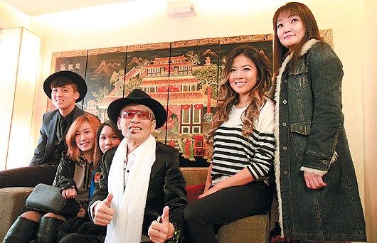 高凌风跟3任前妻儿女相聚 嘴唇瘀血频咳嗽