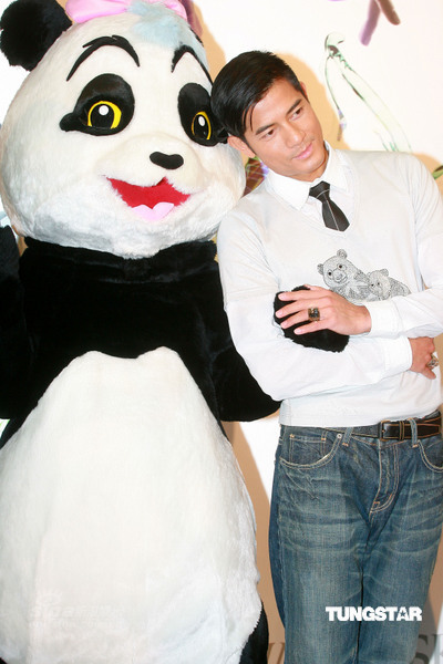 郭富城和熊猫小姐扮亲热 提熊黛林很尴尬【图】