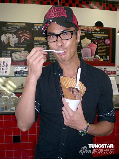 郑嘉颖美国登台一举两得 与粉丝亲密接触【图】