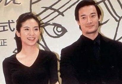 杨采妮微博宣布婚讯 希望保持低调尊重