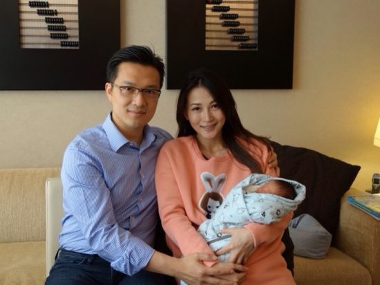 豪门儿媳 诸葛梓岐 剖腹产子全家福曝光| 诸葛梓 