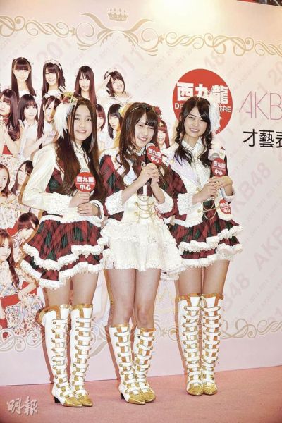 AKB48三位成员抵达香港 过千粉丝圣诞歌恭候