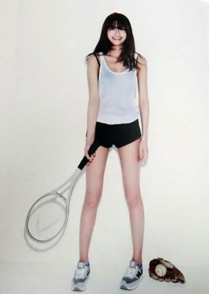 少女时代成员秀英新照秀美腿 好身材惹人羡(图