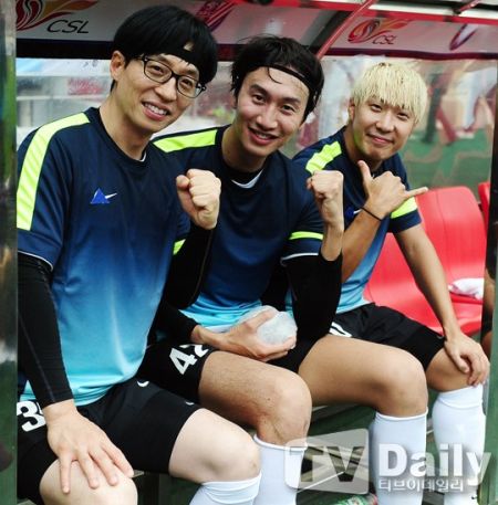 手人气艺人办慈善赛 鸟叔献艺|朴智星|慈善赛|鸟