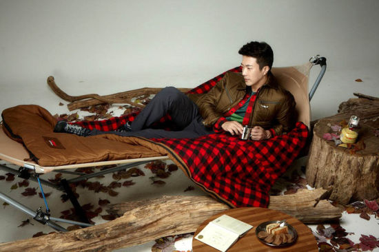 权相佑拍户外服饰广告展潇洒帅气魅力(图)