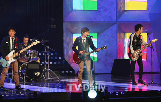 Crying nut与CNBLUE版权之争获判胜诉|CNBL