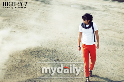 组图:韩国演员玄彬时尚写真 温柔与粗犷并存