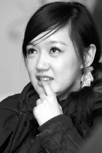 胡歌默认与薛佳凝恋情怀念跟女友骑单车的日子