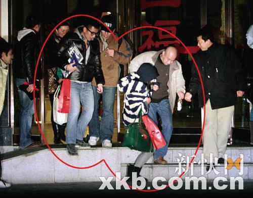 周迅酒足饭饱后与男友高速飙车(图)_影音娱乐_新浪网