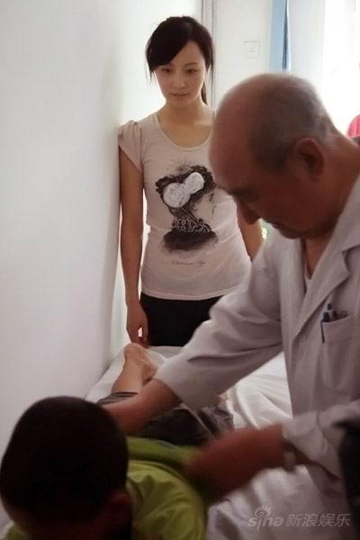 大陶红情系《米香》小演员 送“儿子”入院治疗