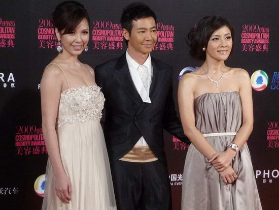 胡可成cosmo盛典御用主持 不在乎股票收益缩水