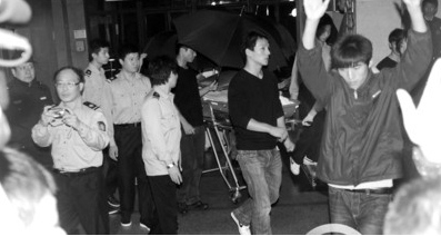 Selina俞灏明烧伤因烟火师失误爆炸点提前引爆