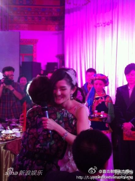 详讯:谢娜张杰向双方父母敬茶