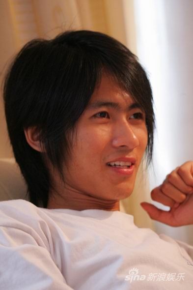  韩寒 重回 新浪微博  首篇博文24小时转发超29万