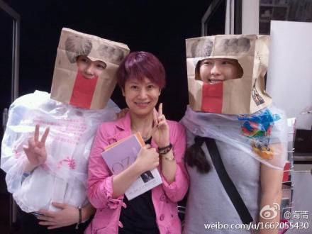 微博秀:海清素颜与路人搞笑合影(图)