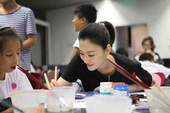 李小冉助力公益活动 为孤贫儿童圆梦(图)